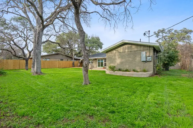 $800,000 | 2005 Oakglen Drive, Austin, TX 78745