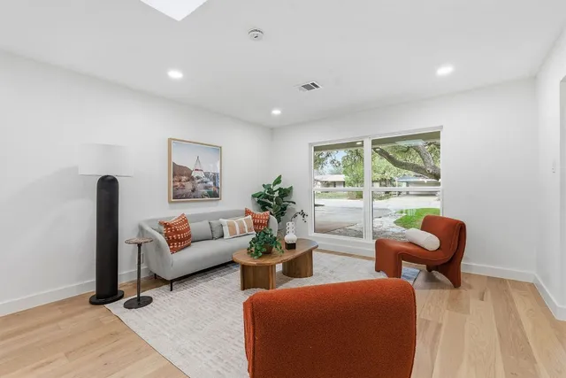 $800,000 | 2005 Oakglen Drive, Austin, TX 78745