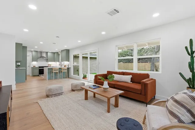 $800,000 | 2005 Oakglen Drive, Austin, TX 78745