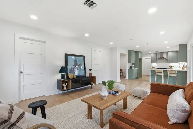 $800,000 | 2005 Oakglen Drive, Austin, TX 78745