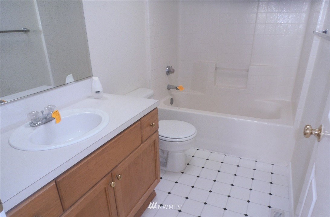 3902 Northeast 5th Street Renton, WA 98056 - Photo 11 of 15 Gallery Image 11