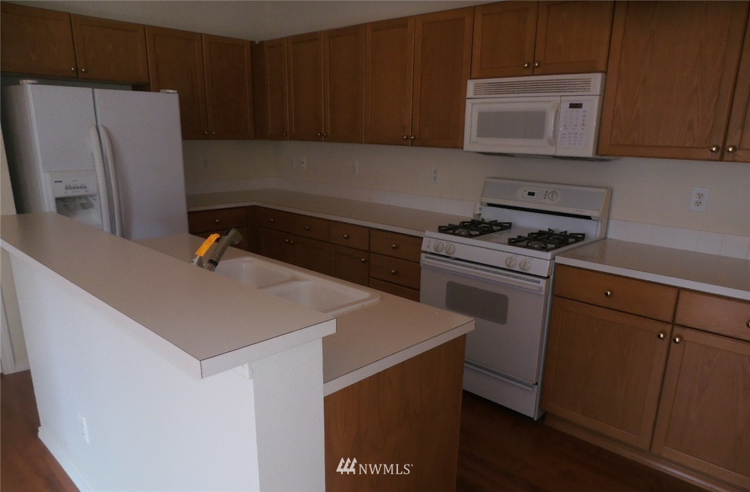 3902 Northeast 5th Street Renton, WA 98056 - Photo 5 of 15 Gallery Image 5