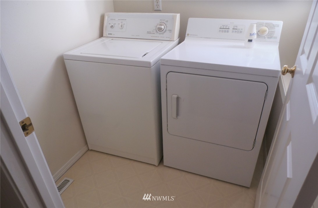 3902 Northeast 5th Street Renton, WA 98056 - Photo 7 of 15 Gallery Image 7