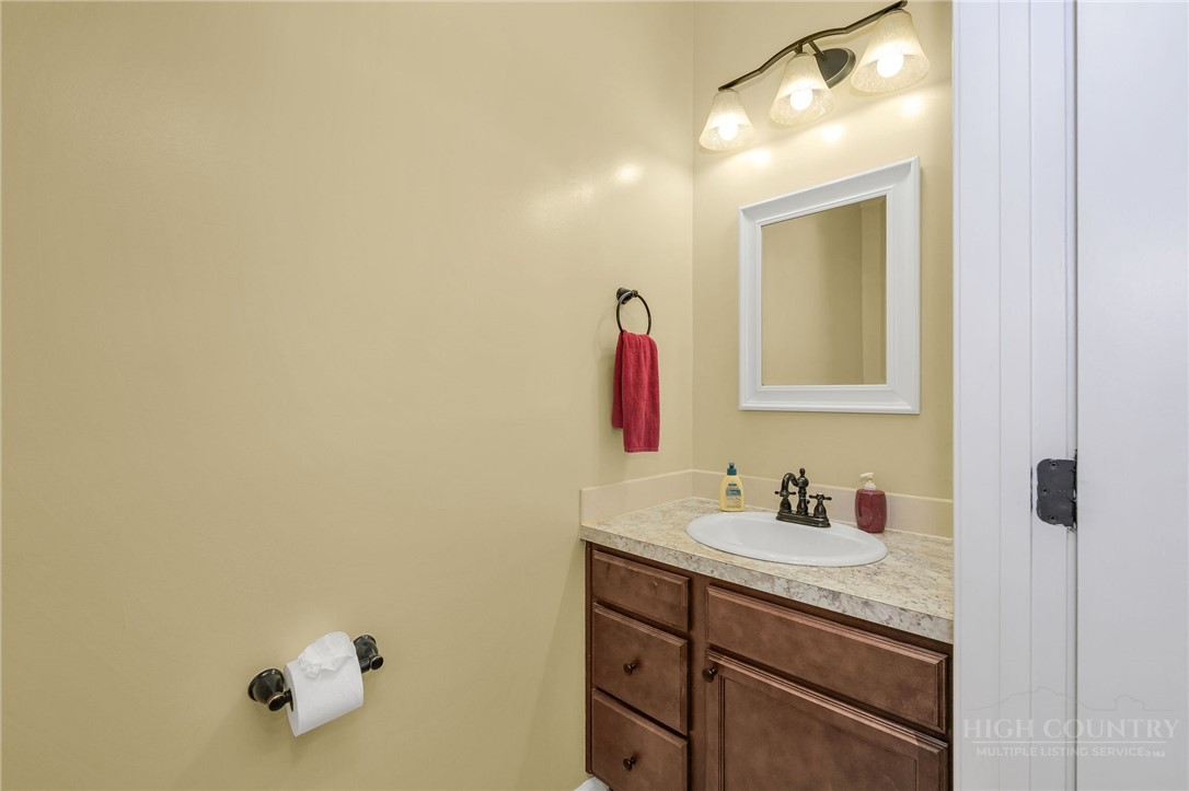 324 Hidden Spring Road West Jefferson, NC 28694 - Photo 8 of 38