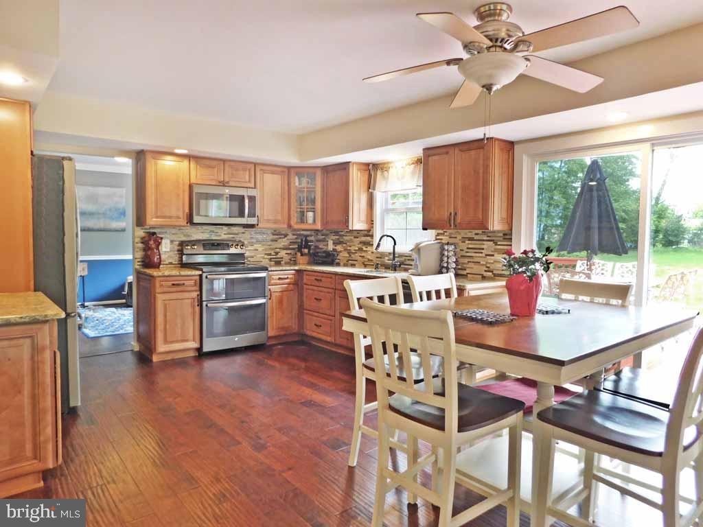 341 County Line Road Huntingdon Valley, PA 19006 - Photo 12 of 52 Gallery Image 12