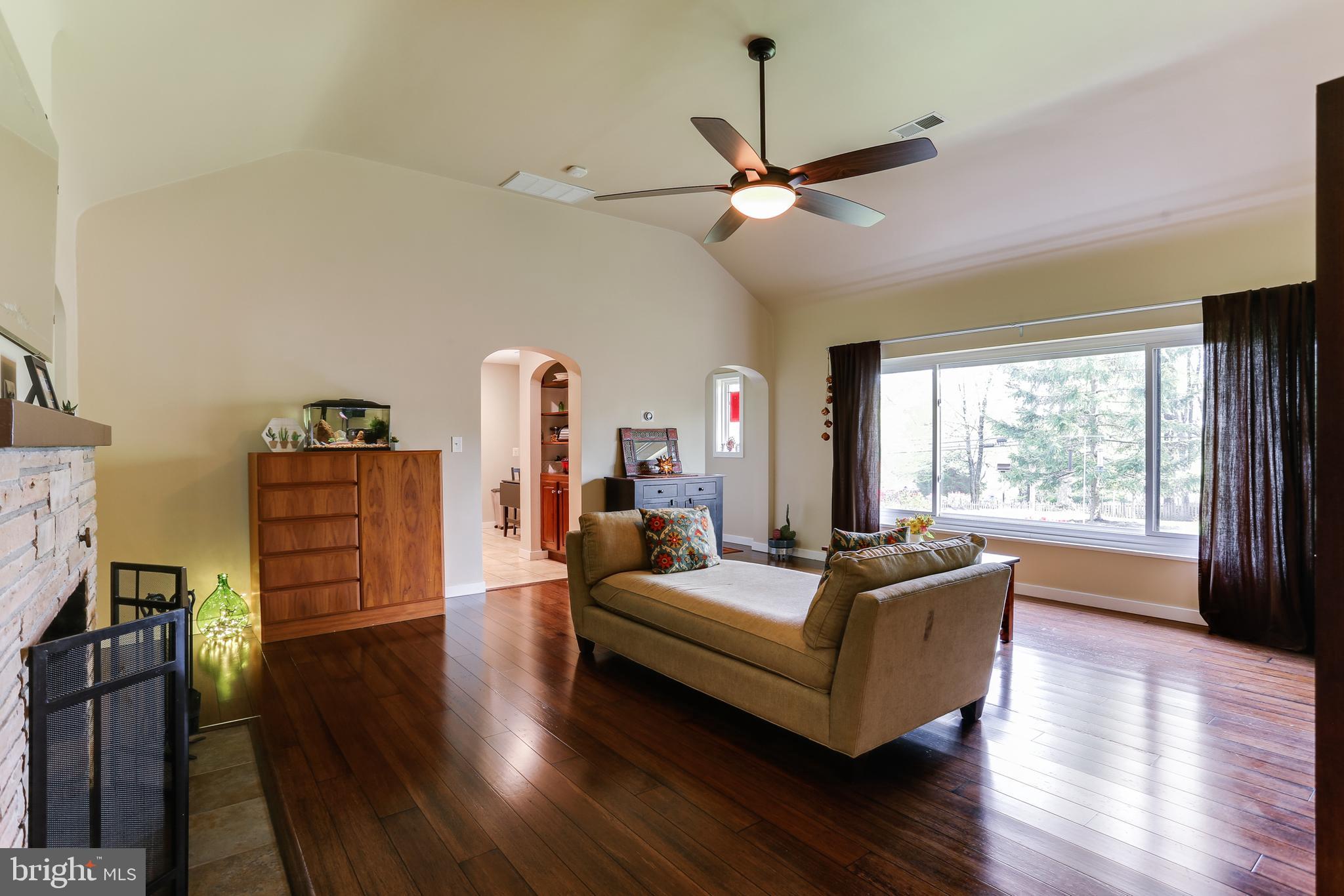 1214 Ednor Road Silver Spring, MD 20905 - Photo 4 of 34 Living Room