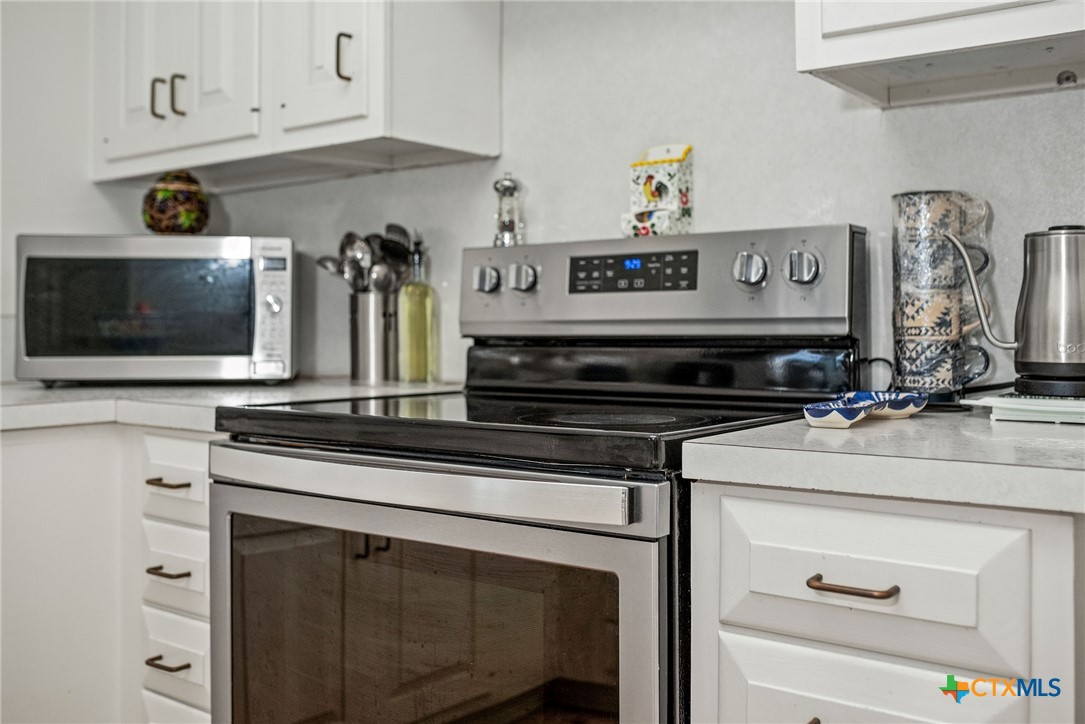207 Williams Street Tivoli, TX 77990 - Photo 27 of 32 a kitchen with appliances and cabinets