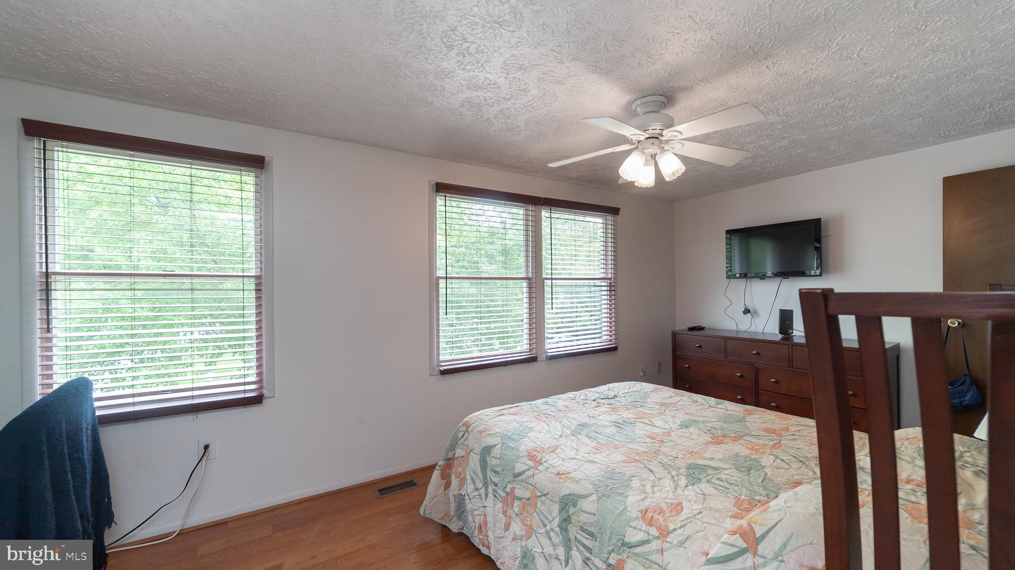 10544 Apple Ridge Road Gaithersburg, MD 20886 - Photo 17 of 24 Master bedroom...