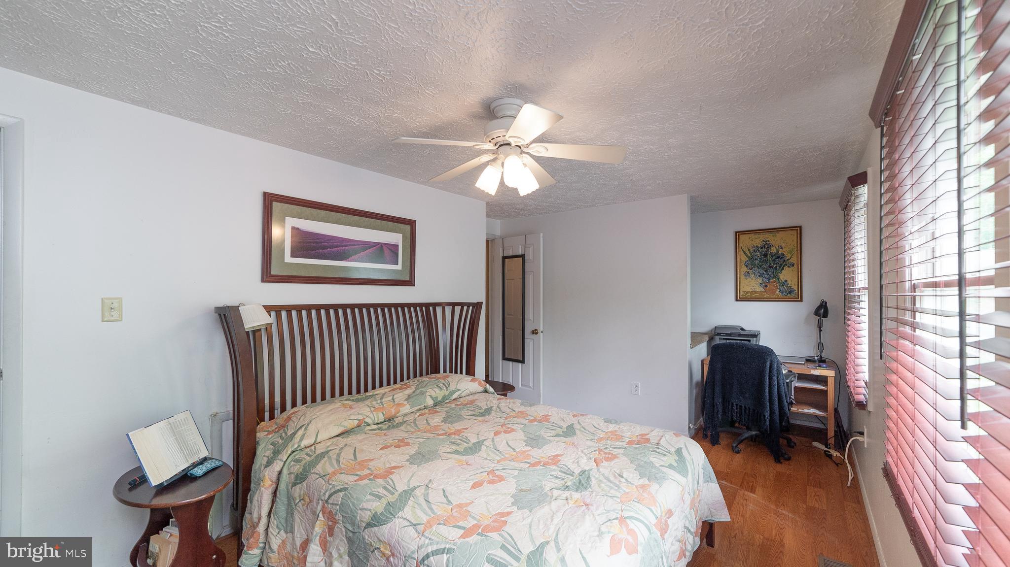 10544 Apple Ridge Road Gaithersburg, MD 20886 - Photo 19 of 24 ...and study nook!