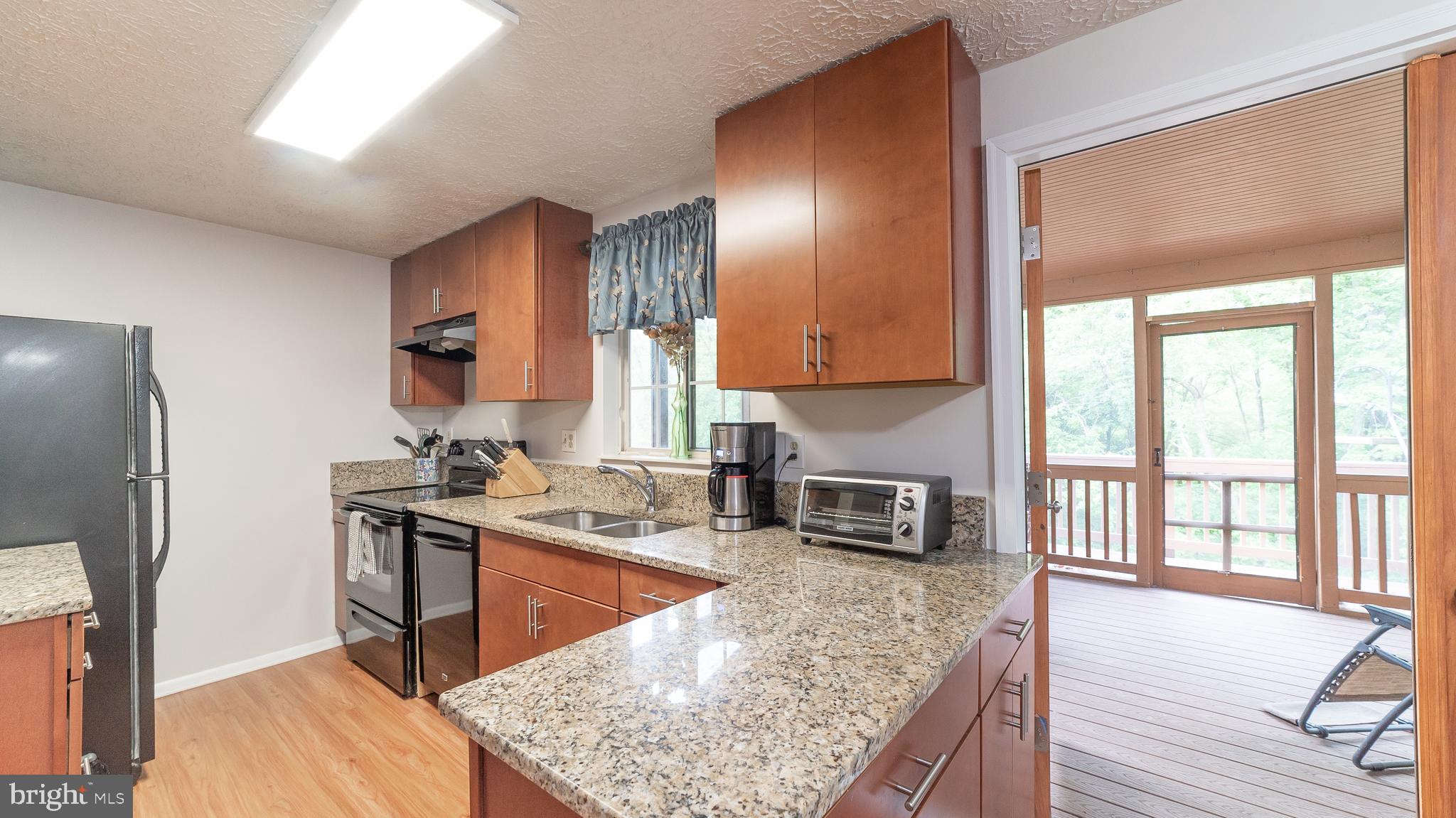 10544 Apple Ridge Road Gaithersburg, MD 20886 - Photo 8 of 24 Kitchen + screened deck = Perfect entertaining!