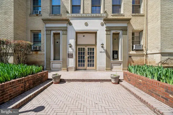 $334,000 | 3010 Wisconsin Avenue Northwest, Unit 209, Washington, DC 20016