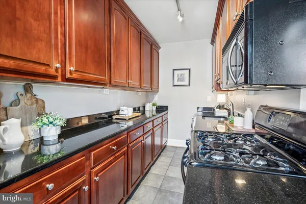 $334,000 | 3010 Wisconsin Avenue Northwest, Unit 209, Washington, DC 20016