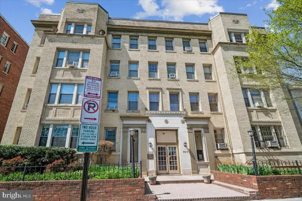 $334,000 | 3010 Wisconsin Avenue Northwest, Unit 209, Washington, DC 20016