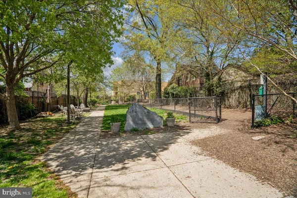 $334,000 | 3010 Wisconsin Avenue Northwest, Unit 209, Washington, DC 20016
