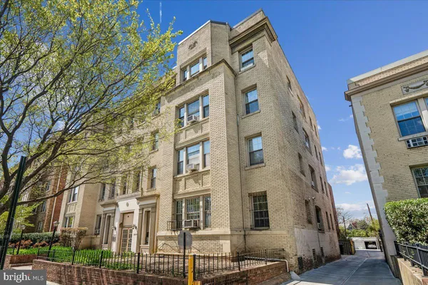 $334,000 | 3010 Wisconsin Avenue Northwest, Unit 209, Washington, DC 20016