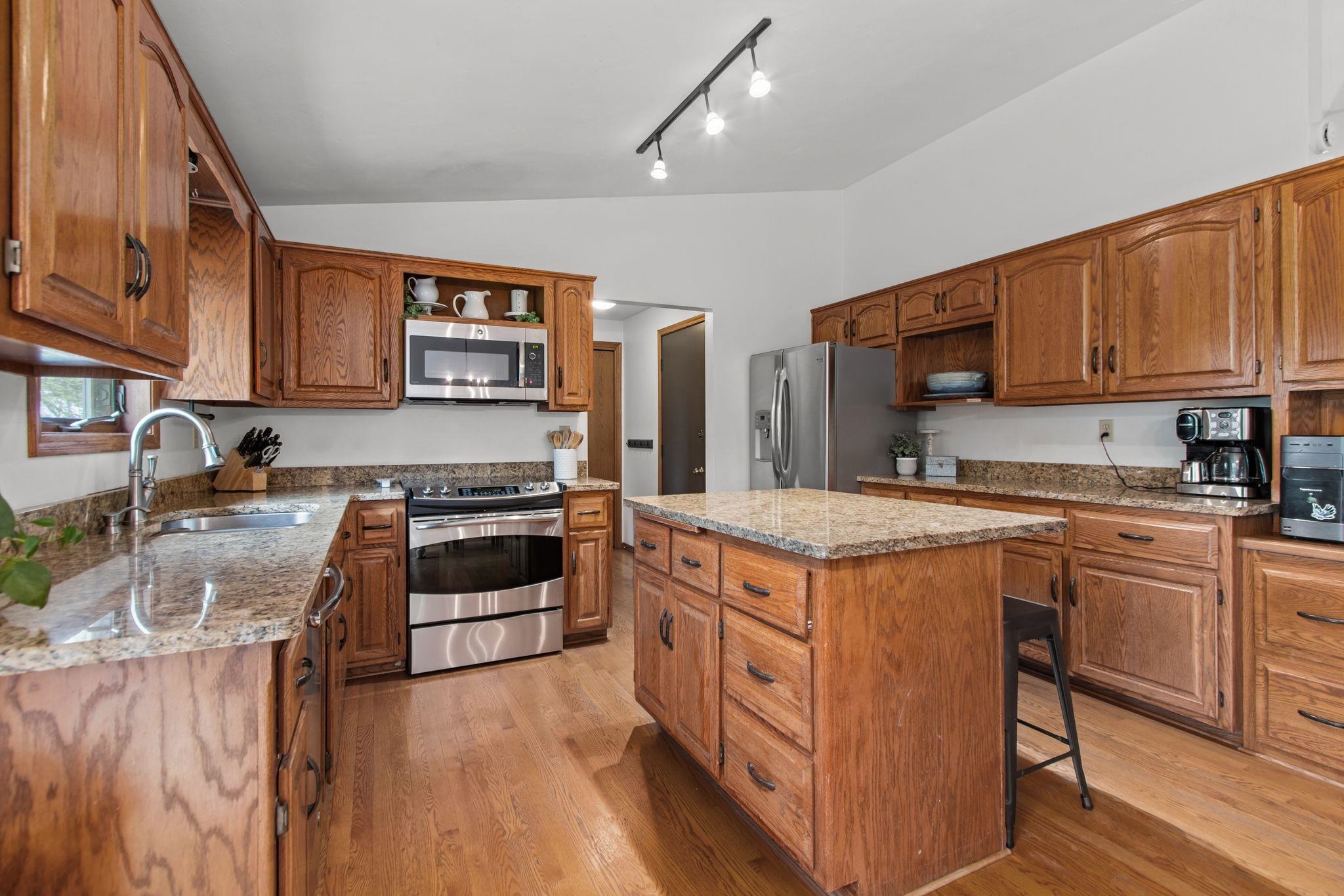 2212 West Seneca Drive Appleton, WI 54914 - Photo 11 of 46