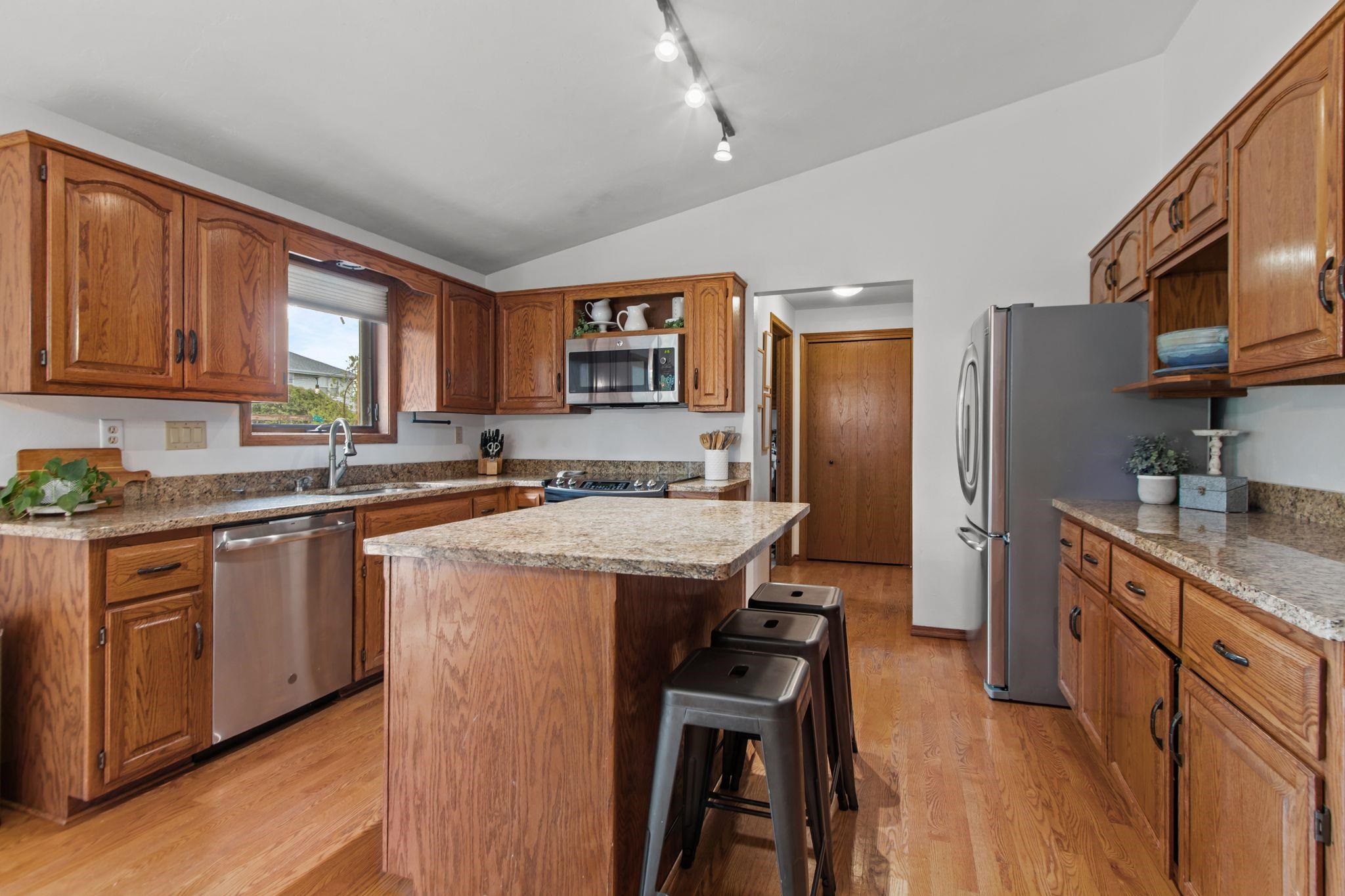 2212 West Seneca Drive Appleton, WI 54914 - Photo 12 of 46