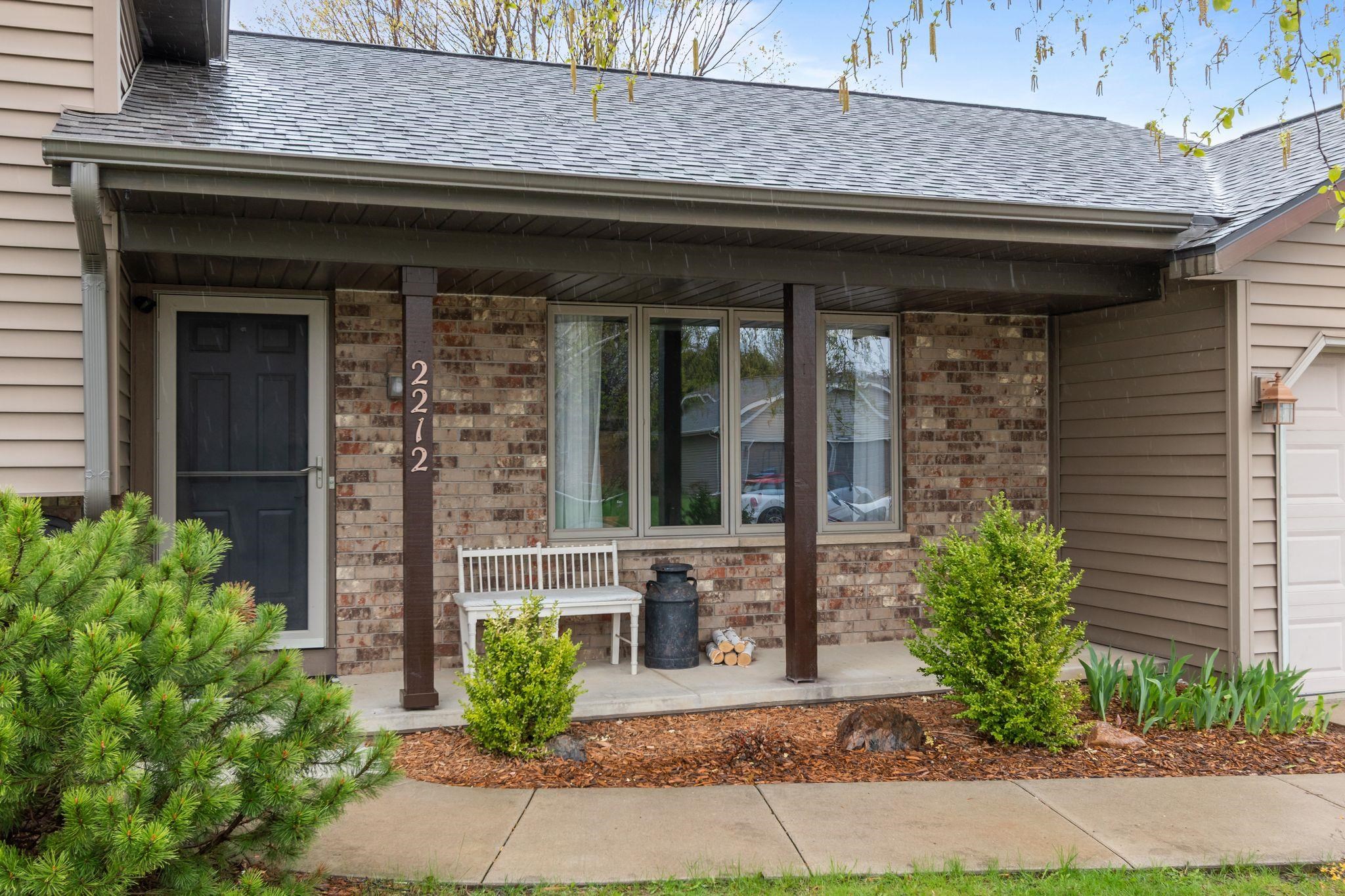 2212 West Seneca Drive Appleton, WI 54914 - Photo 2 of 46