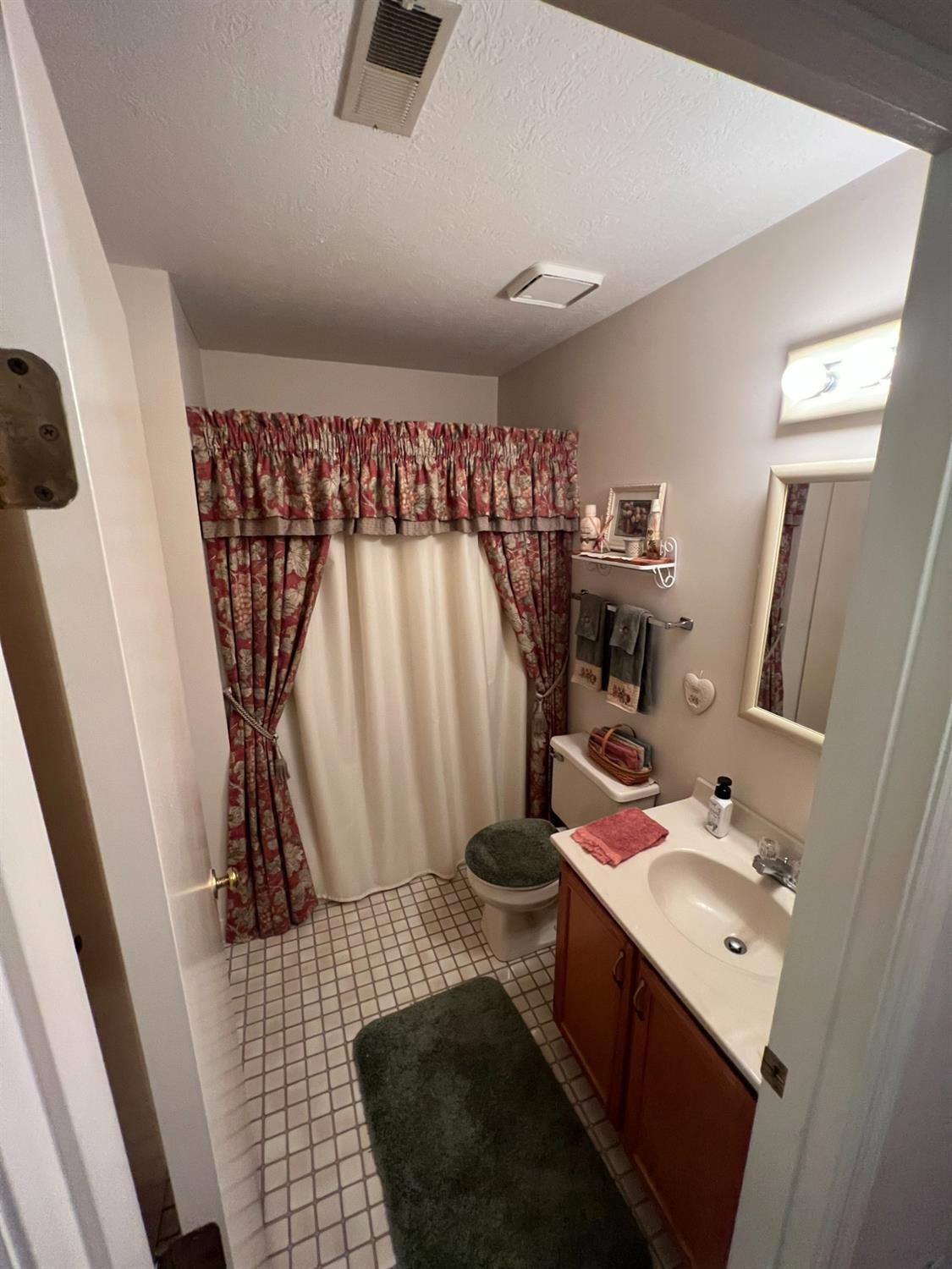 5648 Bridgetown Road, Unit 19E Cincinnati, OH 45248 - Photo 18 of 21 Gallery Image 18