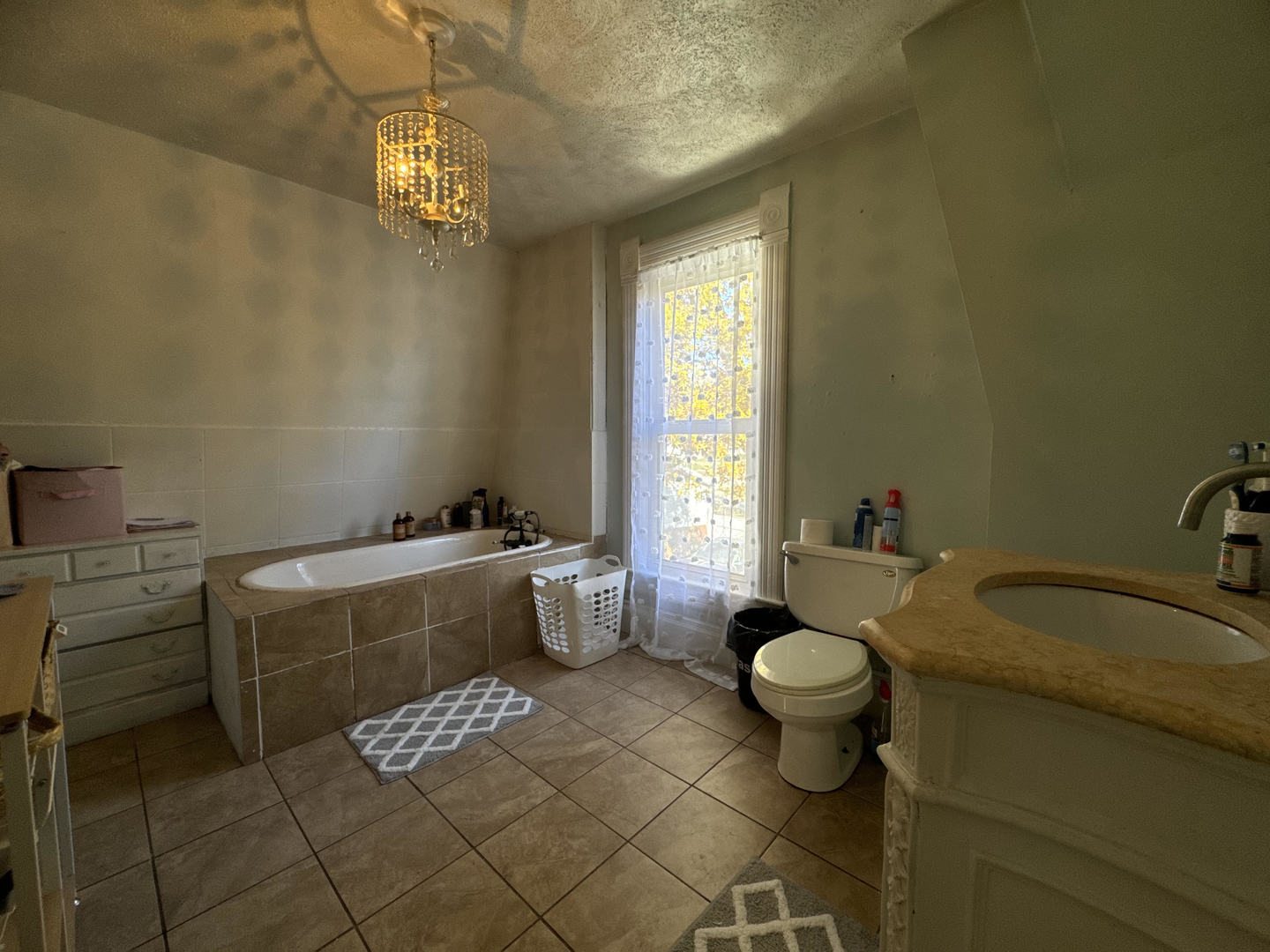 641 Aberdeen Street Marseilles, IL 61341 - Photo 19 of 28 a bathroom with a sink toilet and shower