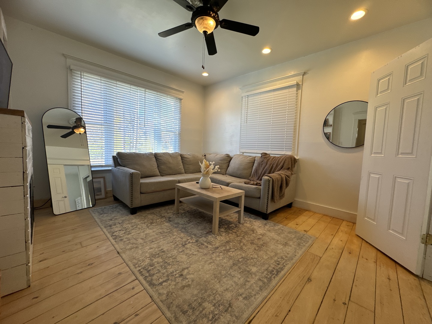 641 Aberdeen Street Marseilles, IL 61341 - Photo 5 of 28 a living room with furniture and a window