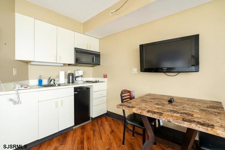 1515 Boardwalk, Unit 2704 Atlantic City, NJ 08401 - Photo 14 of 15 a kitchen with a stove and a microwave