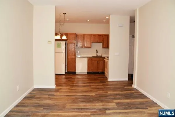 $2,200 | 2 Richmond Road, Unit 110, West Milford, NJ 07480