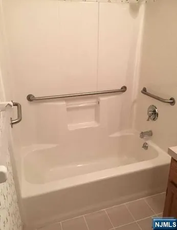 $2,200 | 2 Richmond Road, Unit 110, West Milford, NJ 07480