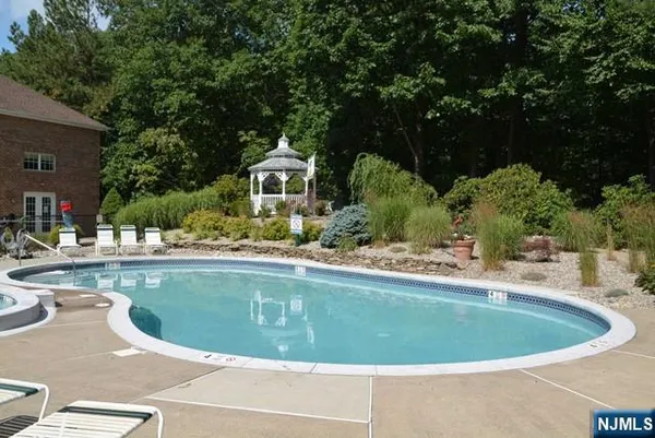 $2,200 | 2 Richmond Road, Unit 110, West Milford, NJ 07480