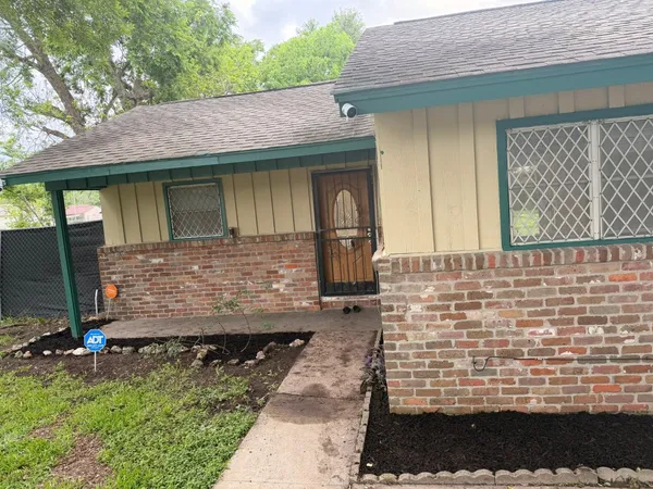 $2,200 | 5642 Ricky Street, Houston, TX 77033