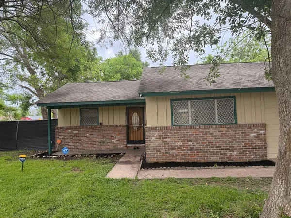 $2,500 | 5642 Ricky Street, Houston, TX 77033