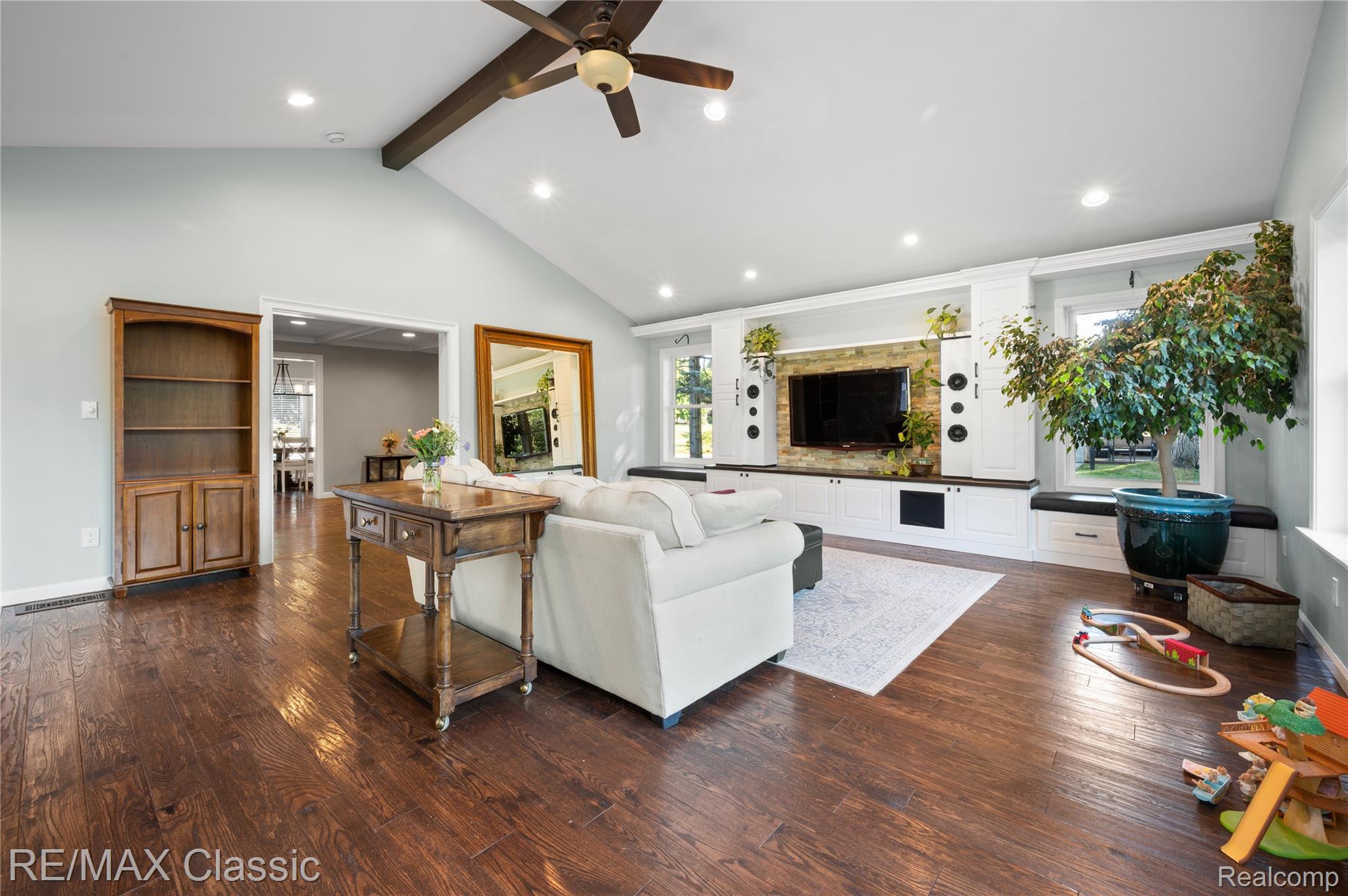 36159 West Lyman Road Farmington, MI 48331 - Photo 15 of 38 Awesome family room