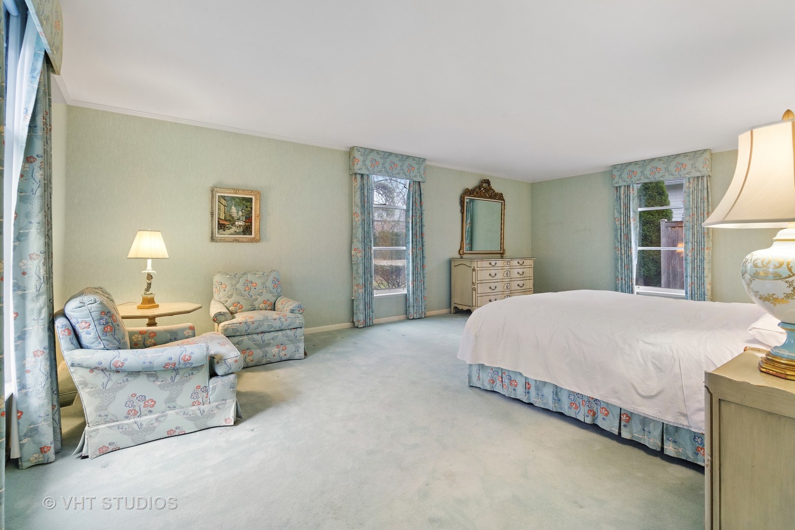1122 Mohawk Road Wilmette, IL 60091 - Photo 11 of 23 a spacious bedroom with a bed and dresser