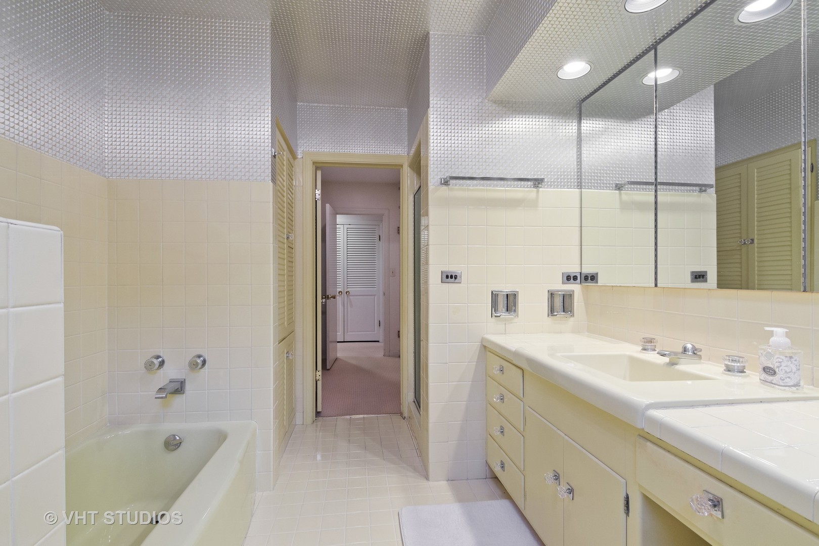 1122 Mohawk Road Wilmette, IL 60091 - Photo 12 of 23 a bathroom with a tub sink shower and two mirror