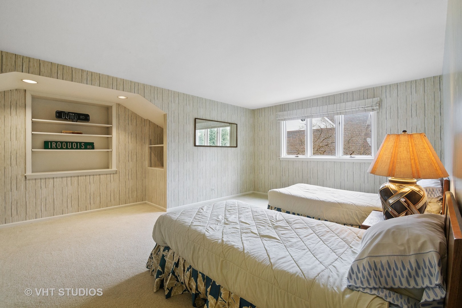 1122 Mohawk Road Wilmette, IL 60091 - Photo 15 of 23 a bedroom with a bed and a window