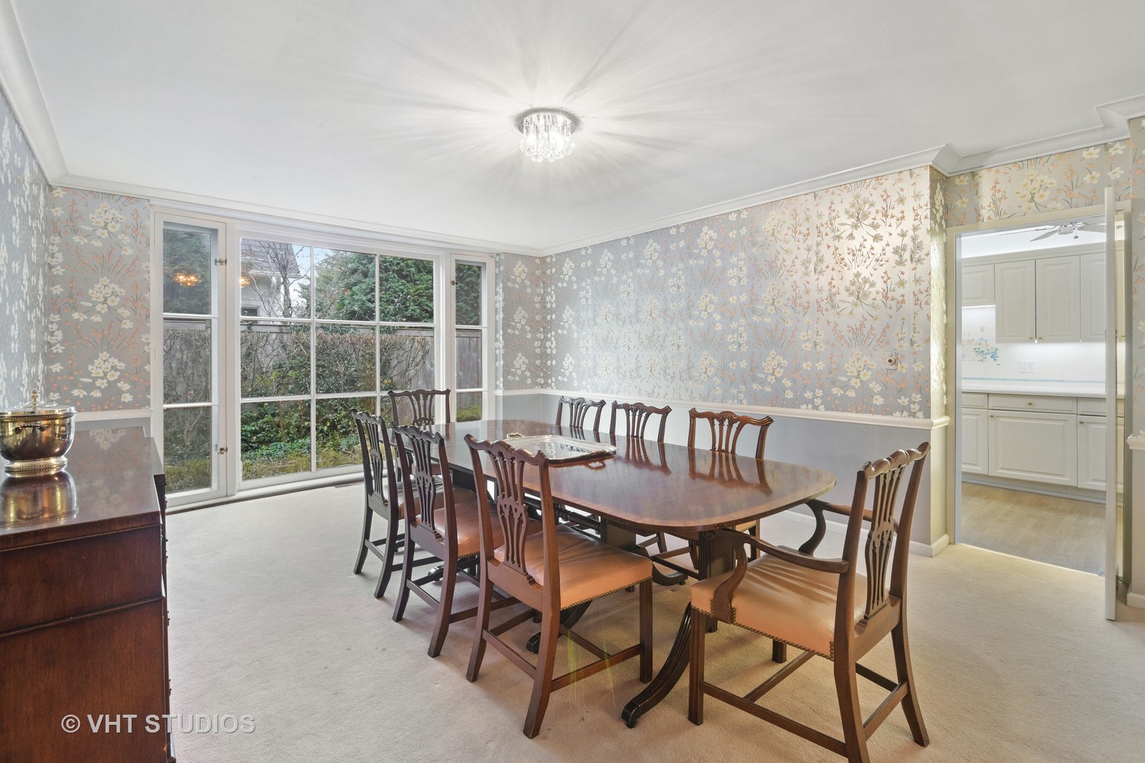 1122 Mohawk Road Wilmette, IL 60091 - Photo 3 of 23 a dining room with furniture and window