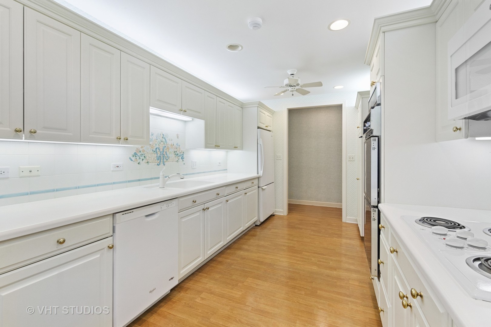 1122 Mohawk Road Wilmette, IL 60091 - Photo 8 of 23 a spacious bathroom with a double vanity sink a mirror and a bathtub