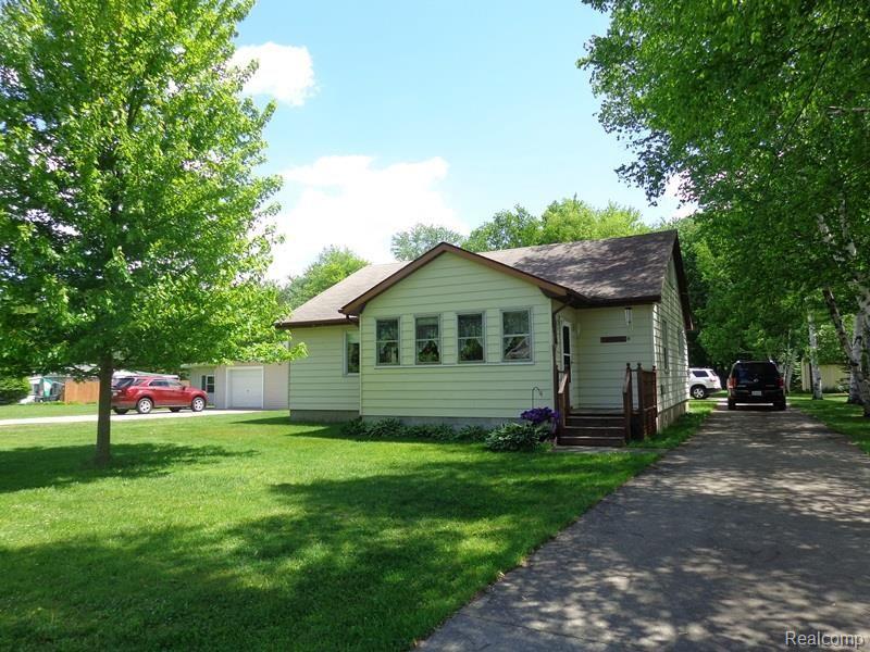 2624 Beach Road Port Huron, MI 48060 - Photo 1 of 16 DSC00622.jpg