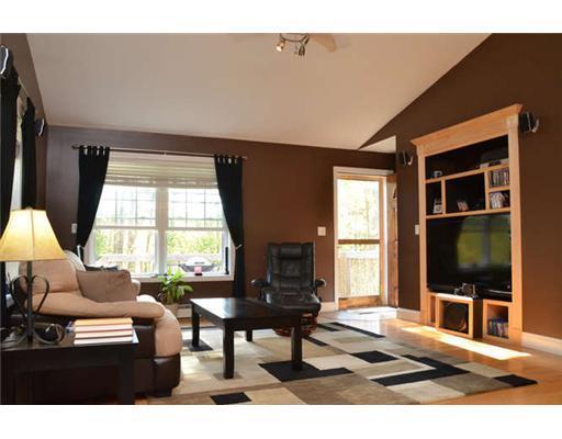 10 Uptha Road Casco, ME 04015 - Photo 7 of 25 Living Room.