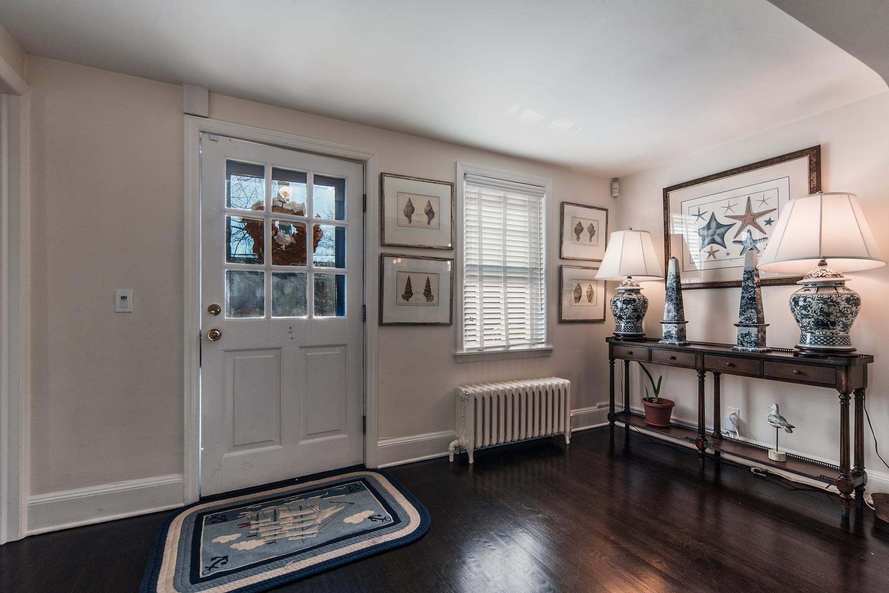 67 Relihan Road Darien, CT 06820 - Photo 5 of 25 a room with a bed and a window