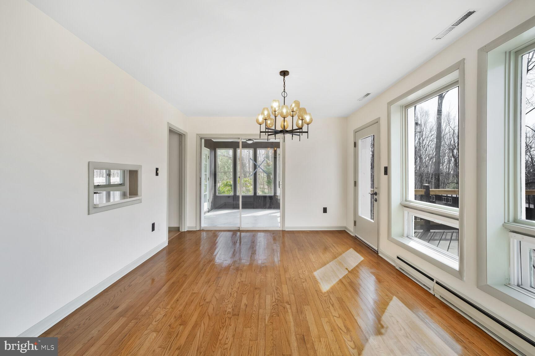 1033 Hart Road Towson, MD 21286 - Photo 3 of 32