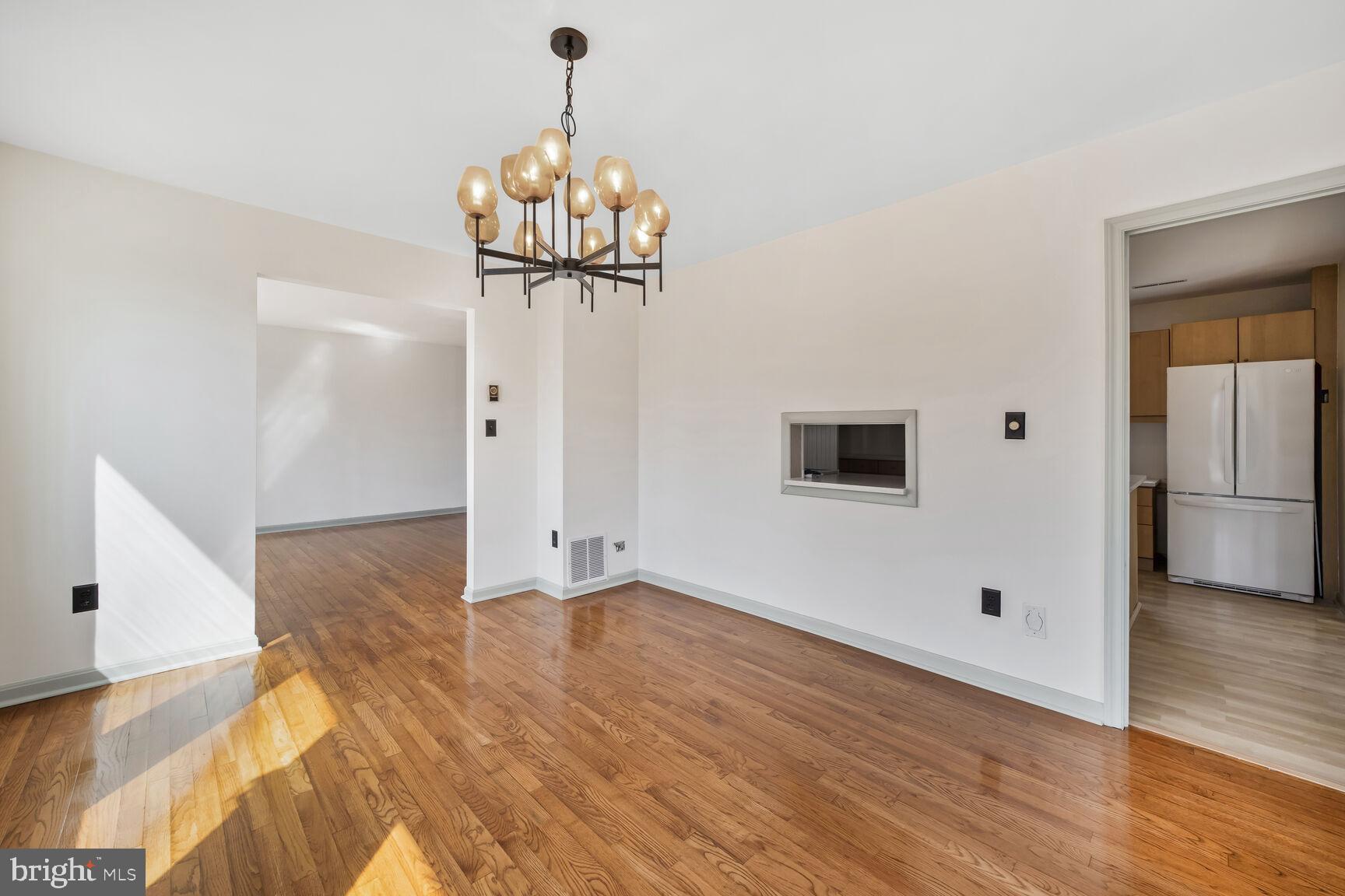 1033 Hart Road Towson, MD 21286 - Photo 5 of 32