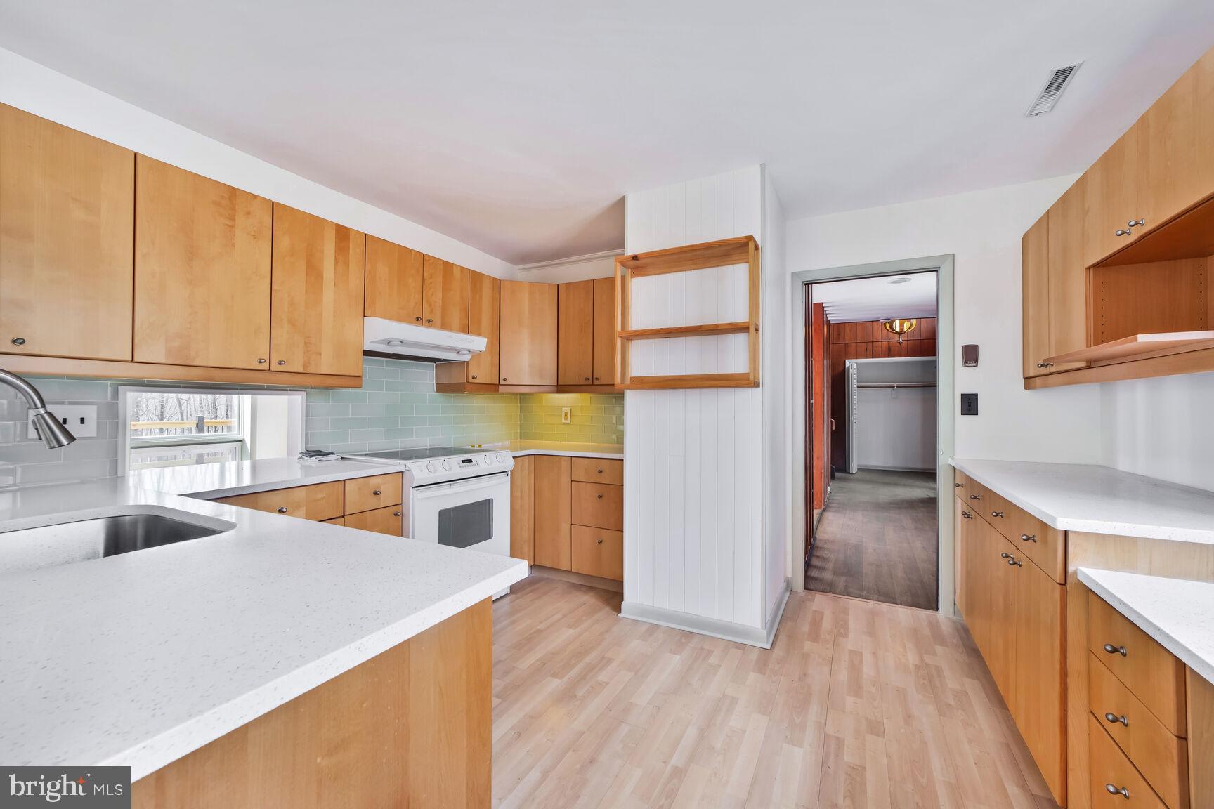 1033 Hart Road Towson, MD 21286 - Photo 6 of 32