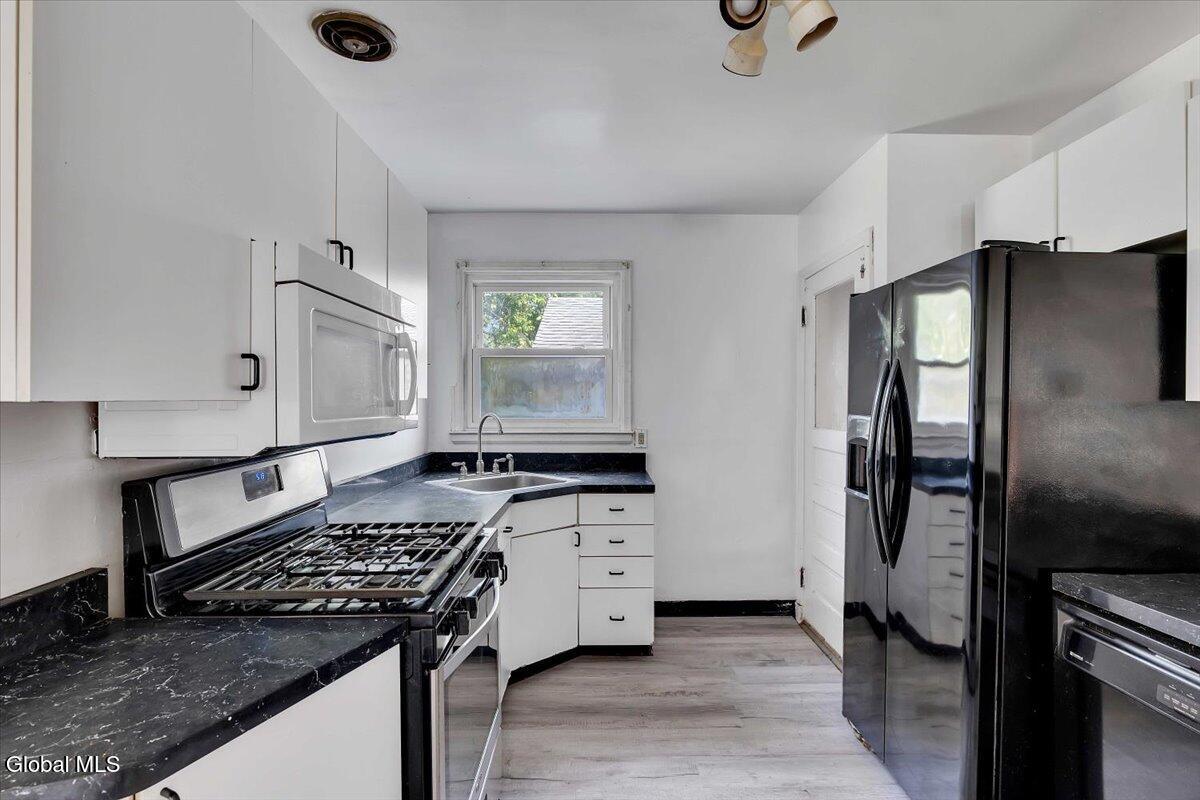 213 Shaker Road Albany, NY 12211 - Photo 11 of 35 11-P1527255