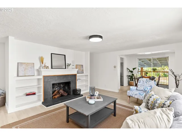 $575,000 | 2135 Southeast Minter Bridge Road, Hillsboro, OR 97123