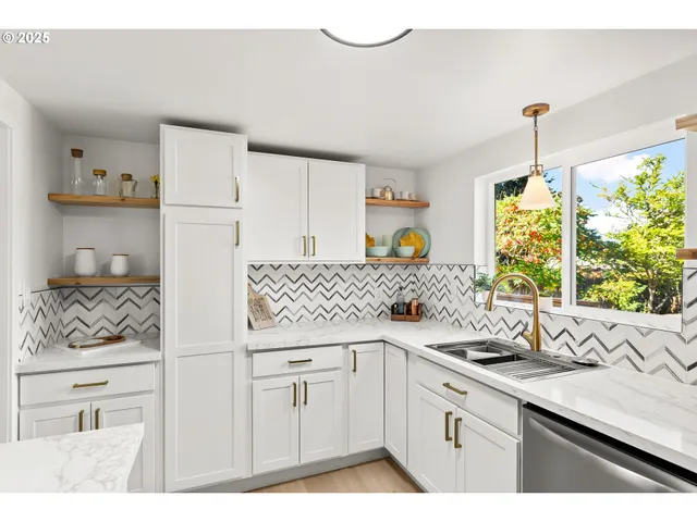 $575,000 | 2135 Southeast Minter Bridge Road, Hillsboro, OR 97123