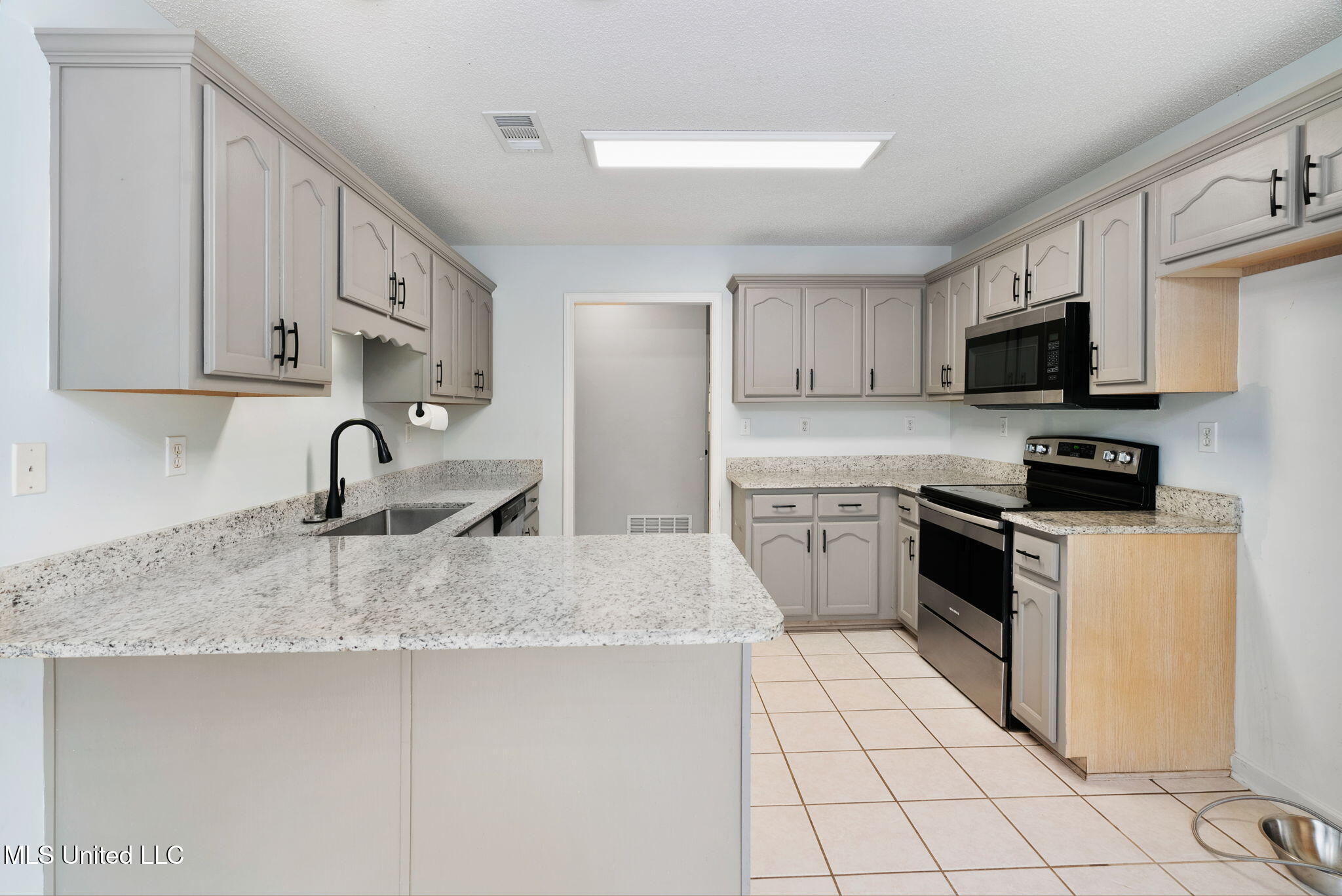 1106 Fawn Drive Hernando, MS 38632 - Photo 8 of 30 9-web-or-mls-1106 Fawn Dr-09