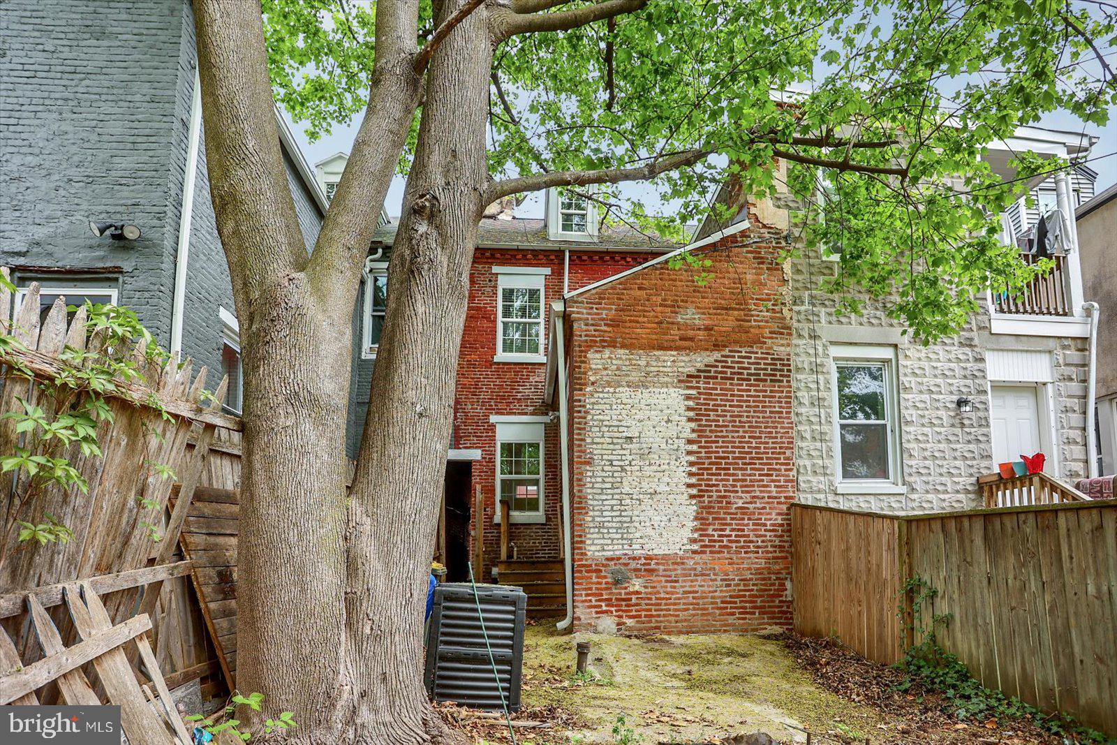 316 Beaver Street Lancaster, PA 17603 - Photo 25 of 34 a backyard of a house with lots of green space