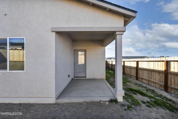 a view of a house with backyard
