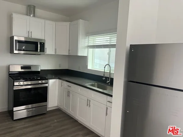 $1,790 | 233 North Park View Street, Unit 10, Los Angeles, CA 90026